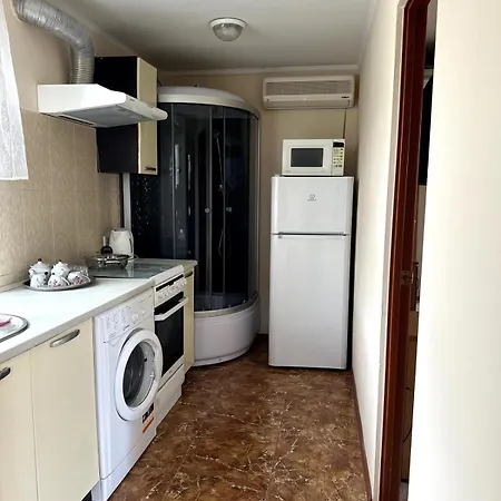 2-Room Apartment With Swimming Pool דירה